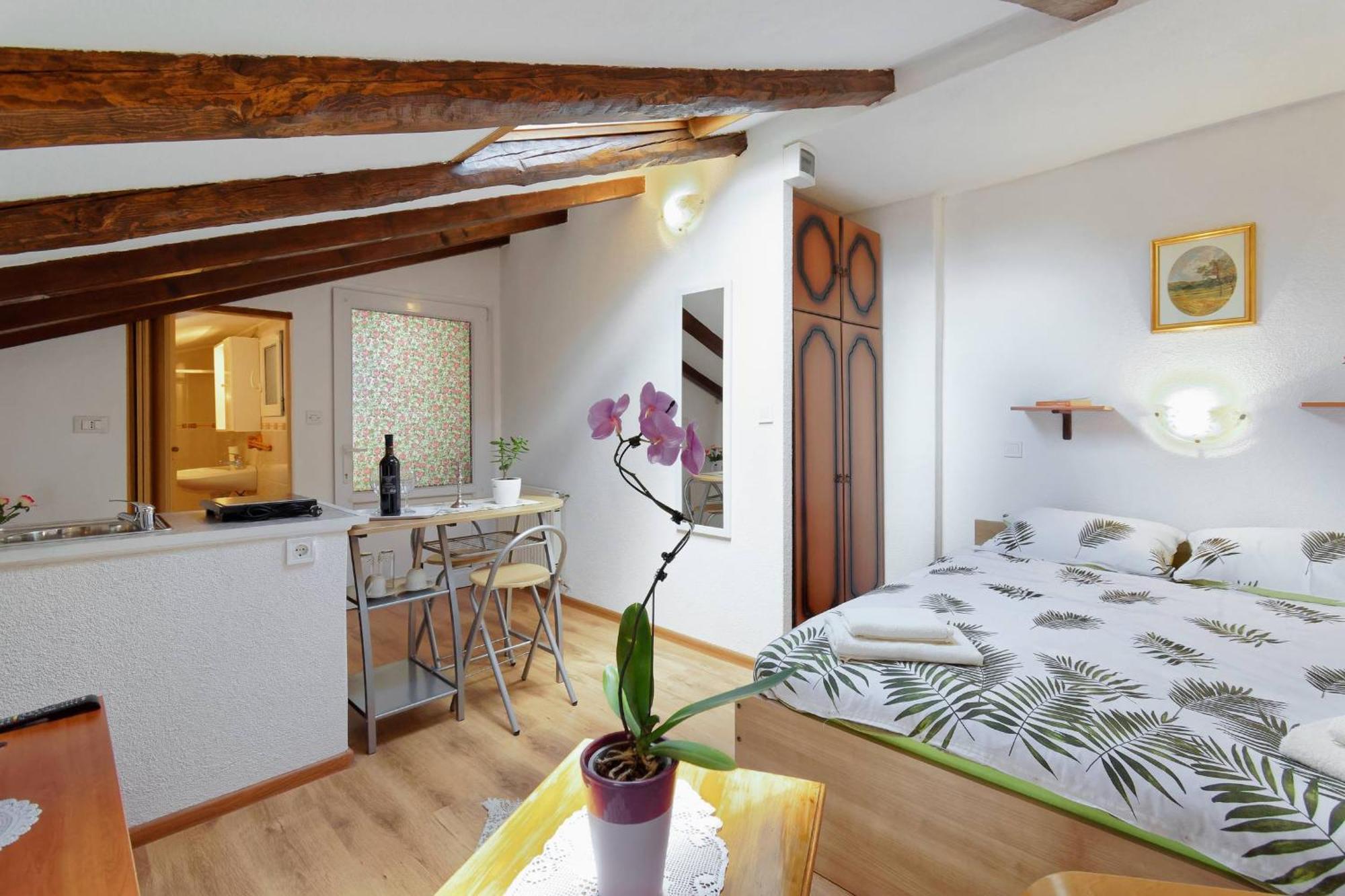 Apartments Viola By Rent Istria Momjan Kültér fotó