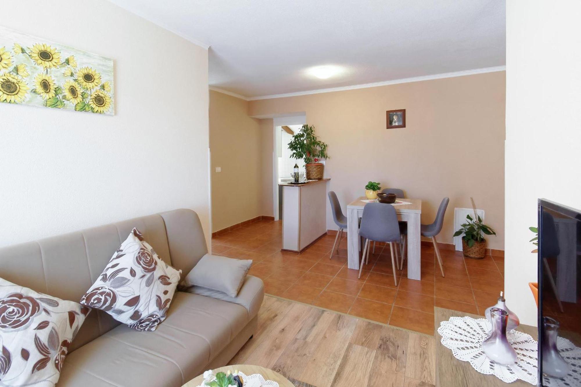 Apartments Viola By Rent Istria Momjan Kültér fotó