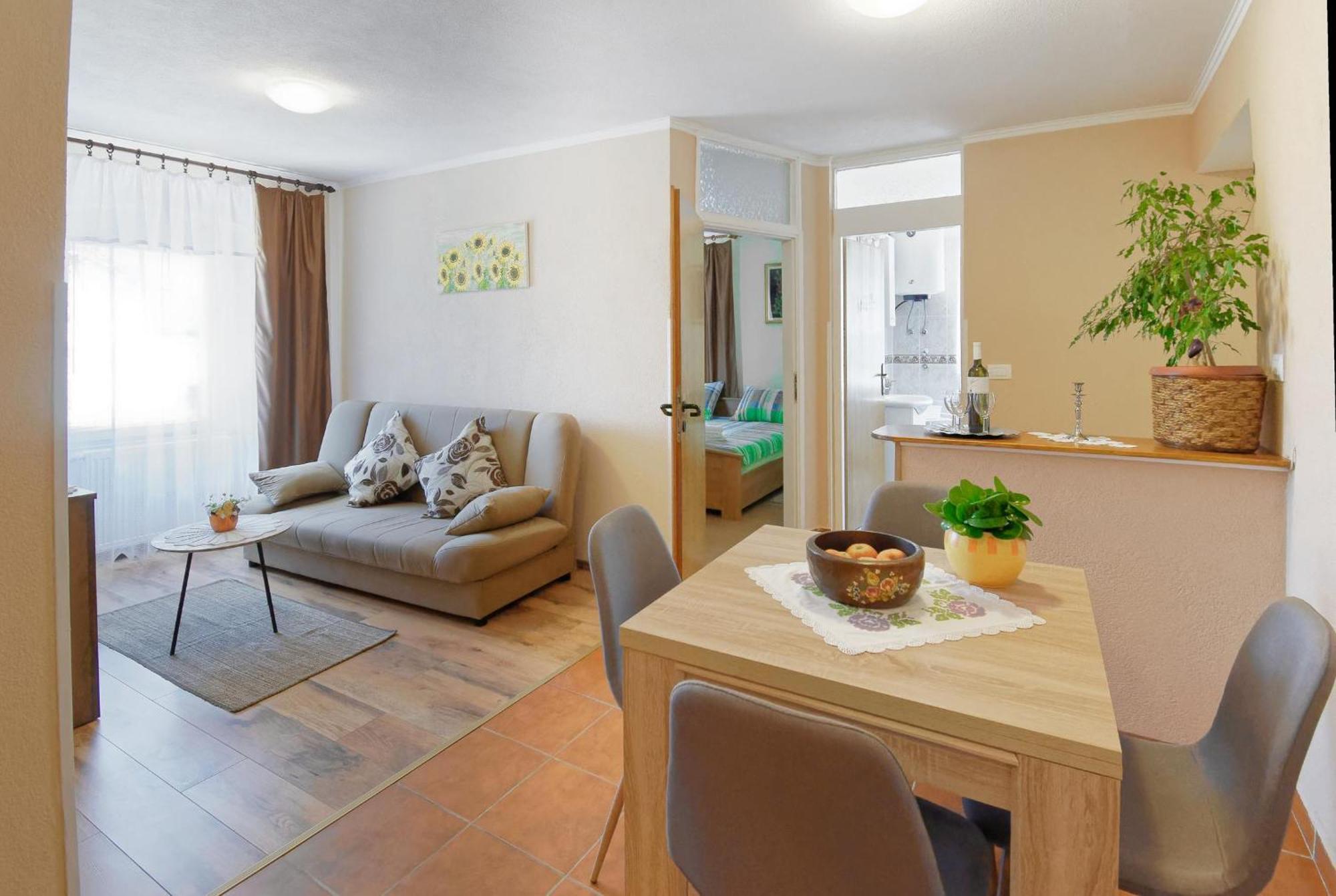 Apartments Viola By Rent Istria Momjan Kültér fotó
