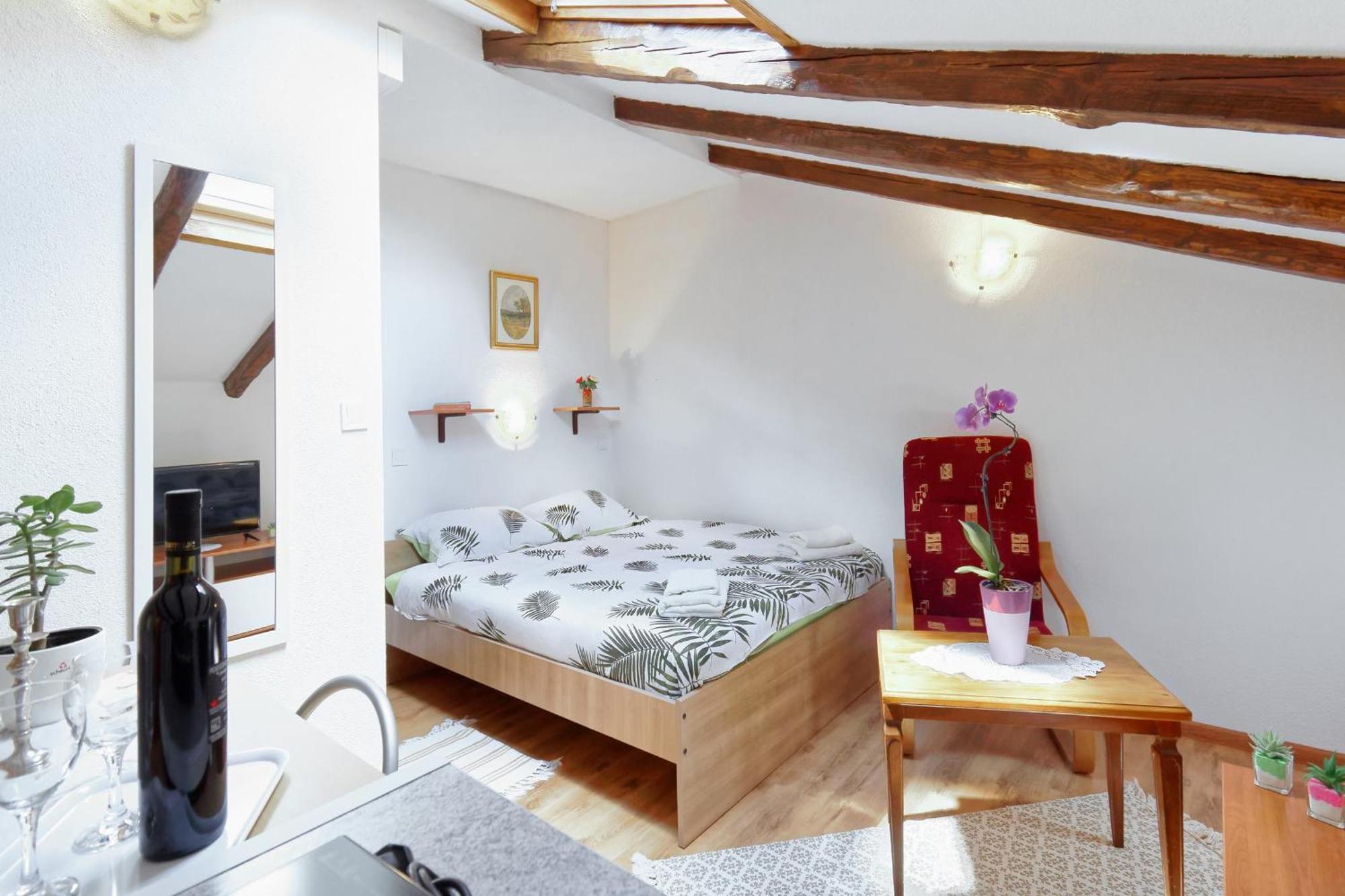 Apartments Viola By Rent Istria Momjan Kültér fotó